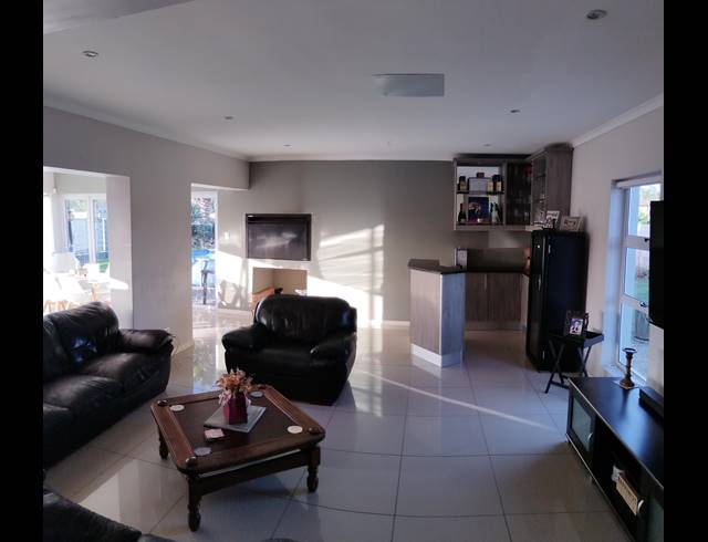 3 BEDROOM FREEHOLD FOR SALE IN WINDSOR PARK
